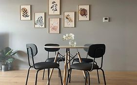 Foreshore Apt -Sleeps 4 -Free Parking -Wi-Fi